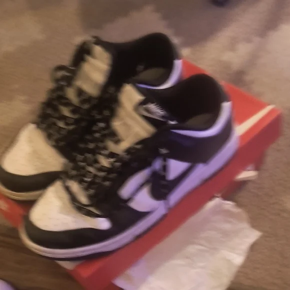 Nike Black and White Sneakers - Picture 4 of 4